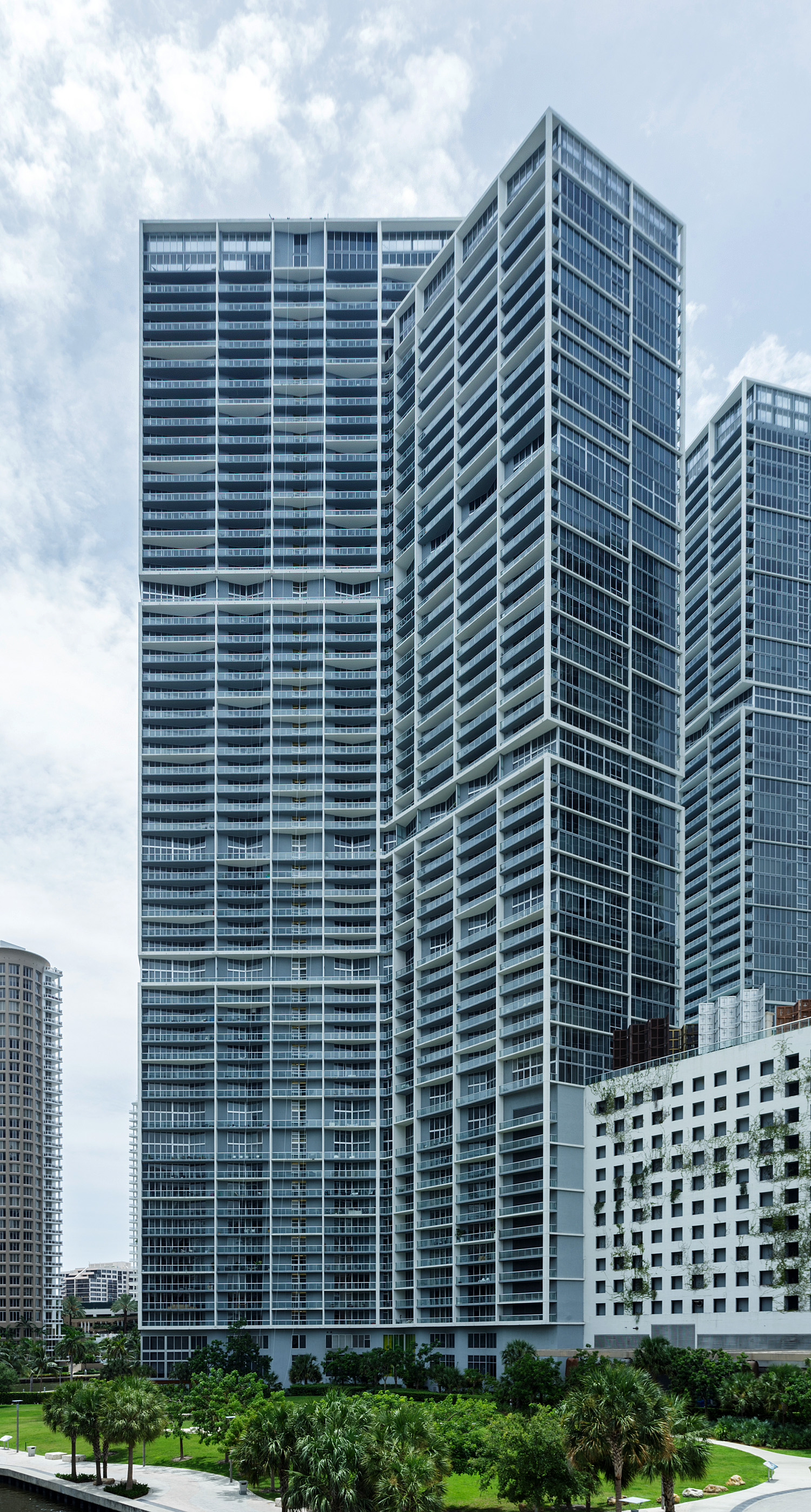 Icon Brickell North Tower, Miami - View from the northwest. © Mathias Beinling